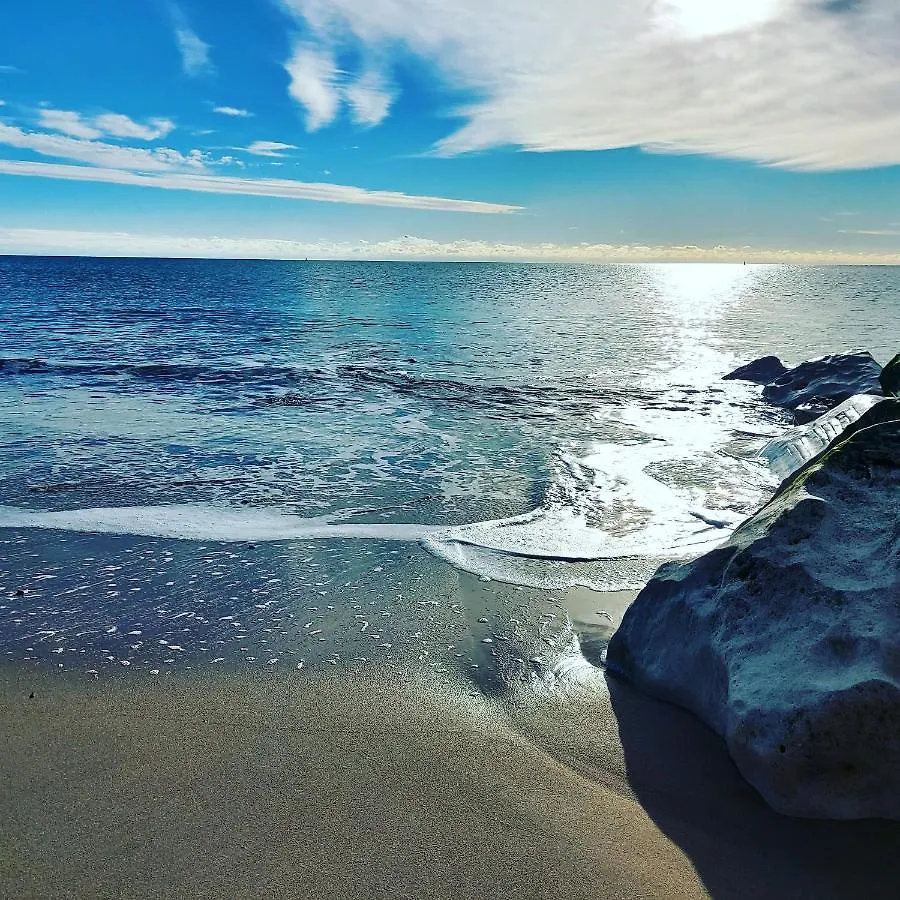 Large Family Apartment, Walking Distance To Beach With Private Garden & Parking Bournemouth United Kingdom