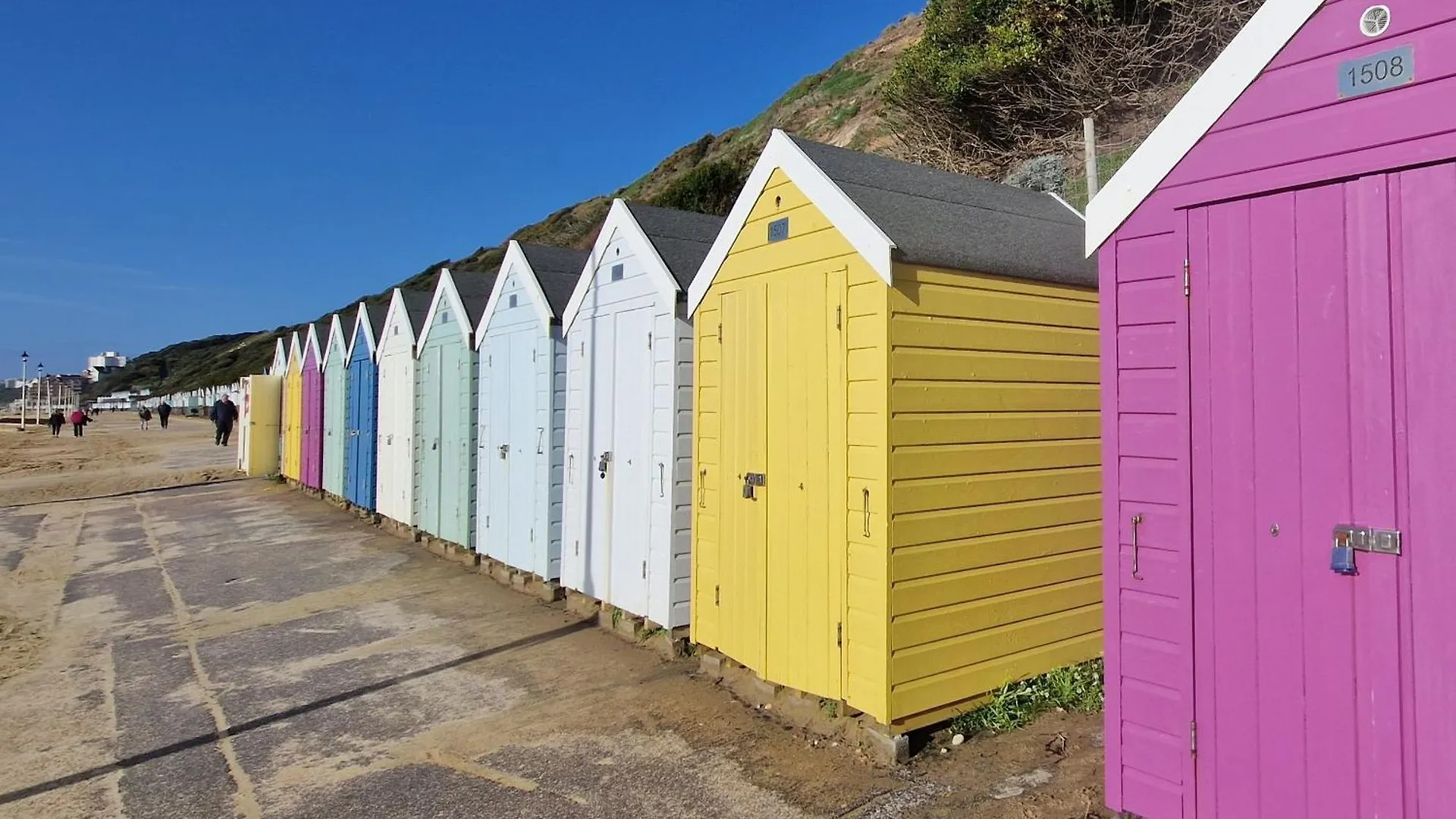 Large Family Apartment, Walking Distance To Beach With Private Garden & Parking Bournemouth Apartment