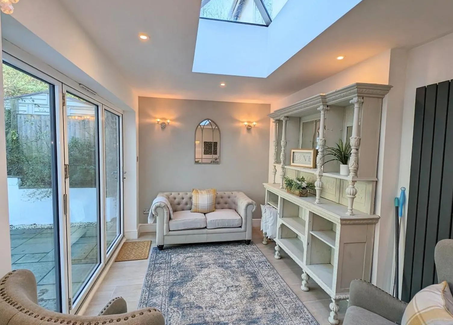 Large Family Apartment, Walking Distance To Beach With Private Garden & Parking Bournemouth