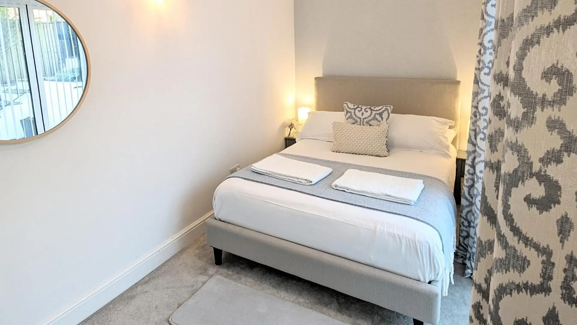 Large Family Apartment, Walking Distance To Beach With Private Garden & Parking Bournemouth Apartment